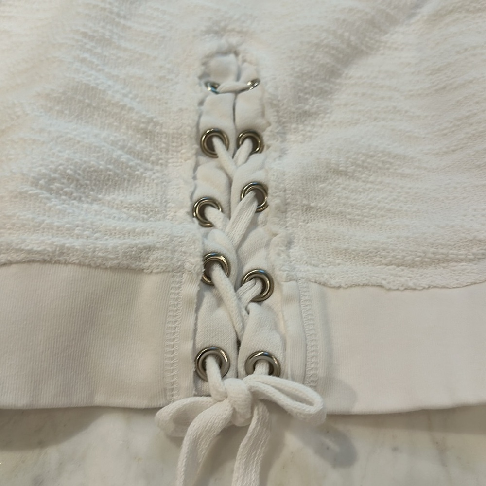 Red Haute pullover - Picture 3 of 7